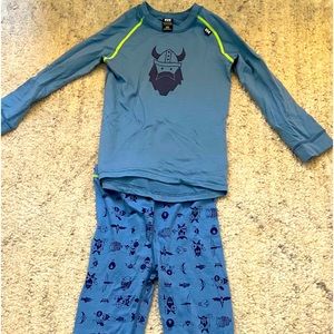 Helly Hansen Boys Ski underlayer shirt and pants SIZE 5